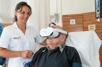 VR-brillen op de dialyseafdeling.jpg